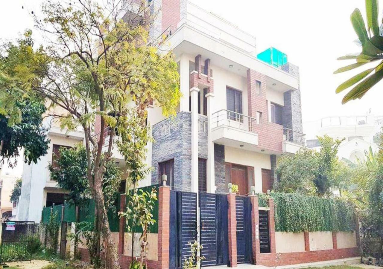 J P Residency Hotel Greater Noida Eksteriør billede