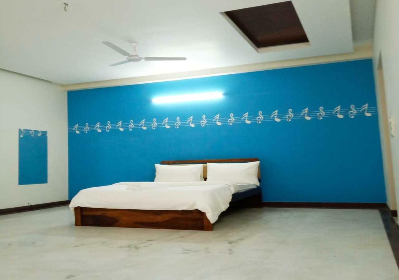 J P Residency Hotel Greater Noida Eksteriør billede