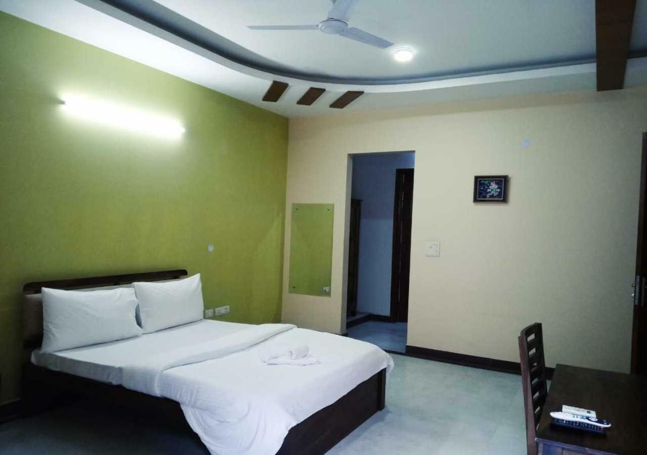 J P Residency Hotel Greater Noida Eksteriør billede
