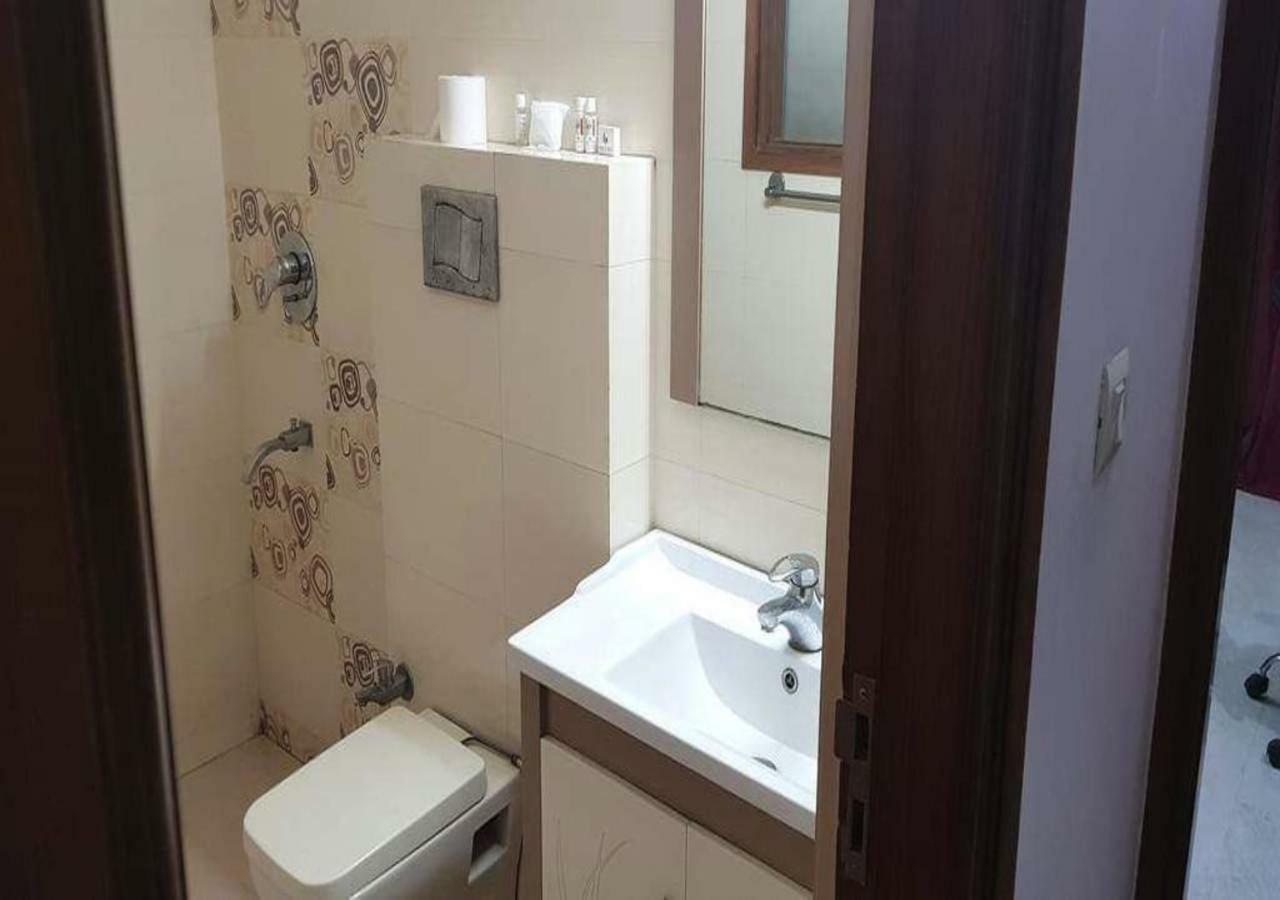 J P Residency Hotel Greater Noida Eksteriør billede