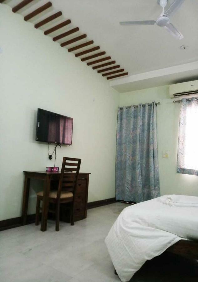 J P Residency Hotel Greater Noida Eksteriør billede