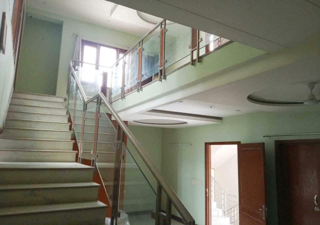 J P Residency Hotel Greater Noida Eksteriør billede