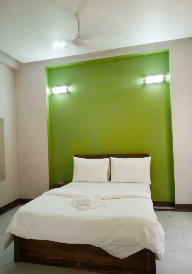 J P Residency Hotel Greater Noida Eksteriør billede