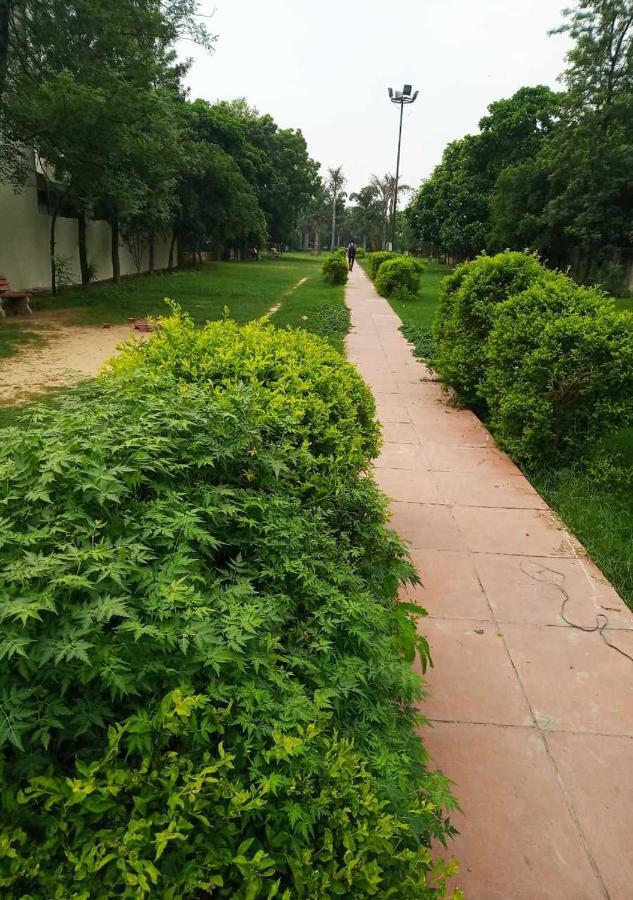 J P Residency Hotel Greater Noida Eksteriør billede
