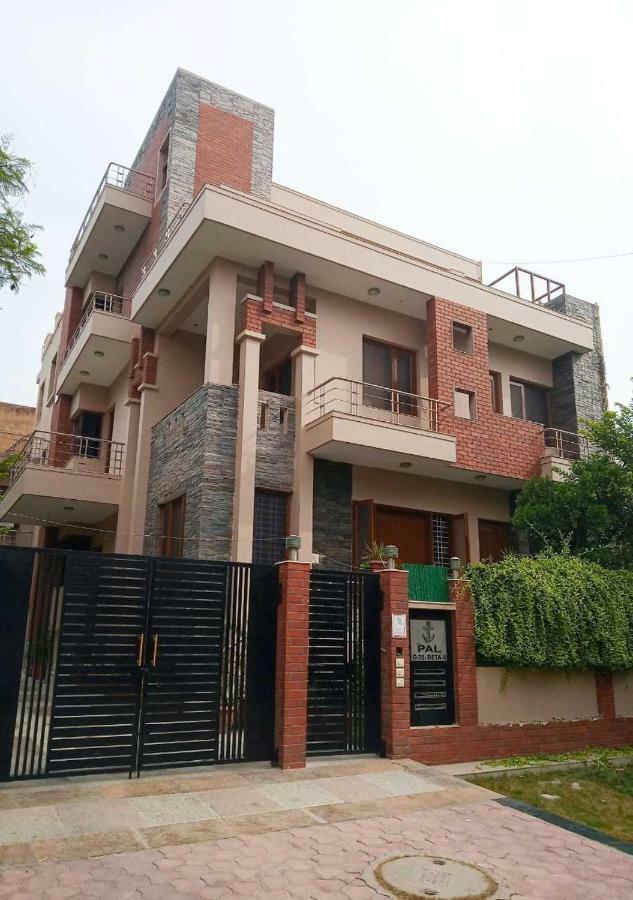 J P Residency Hotel Greater Noida Eksteriør billede