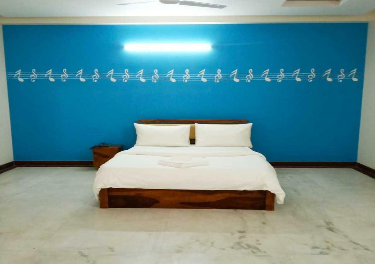 J P Residency Hotel Greater Noida Eksteriør billede
