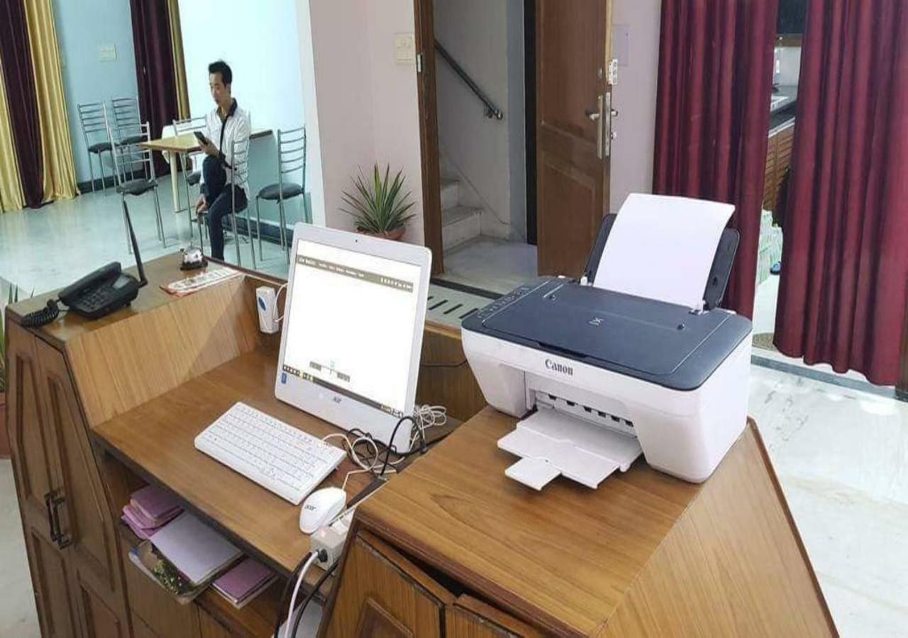 J P Residency Hotel Greater Noida Eksteriør billede