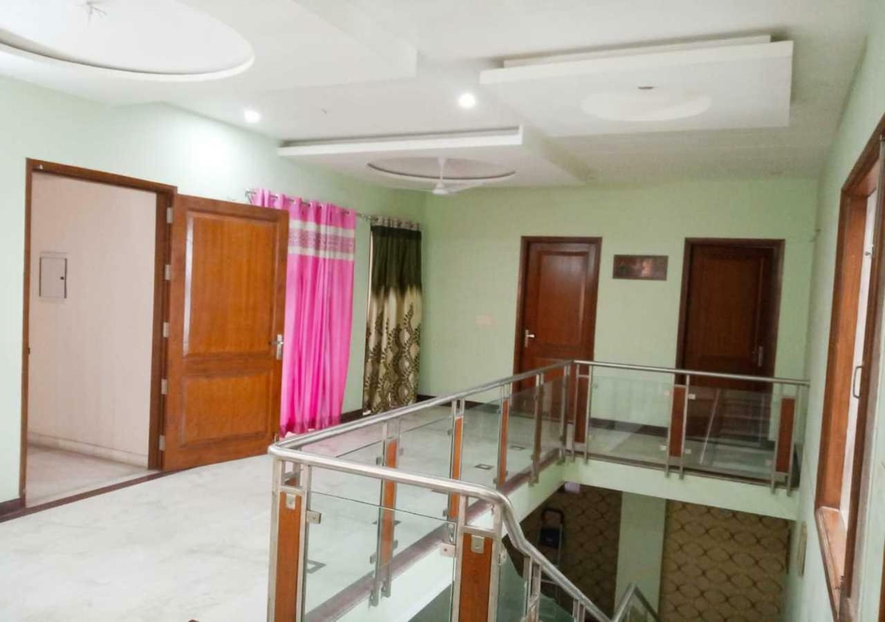 J P Residency Hotel Greater Noida Eksteriør billede