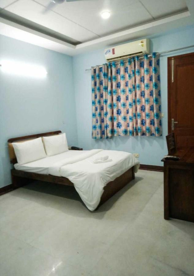 J P Residency Hotel Greater Noida Eksteriør billede