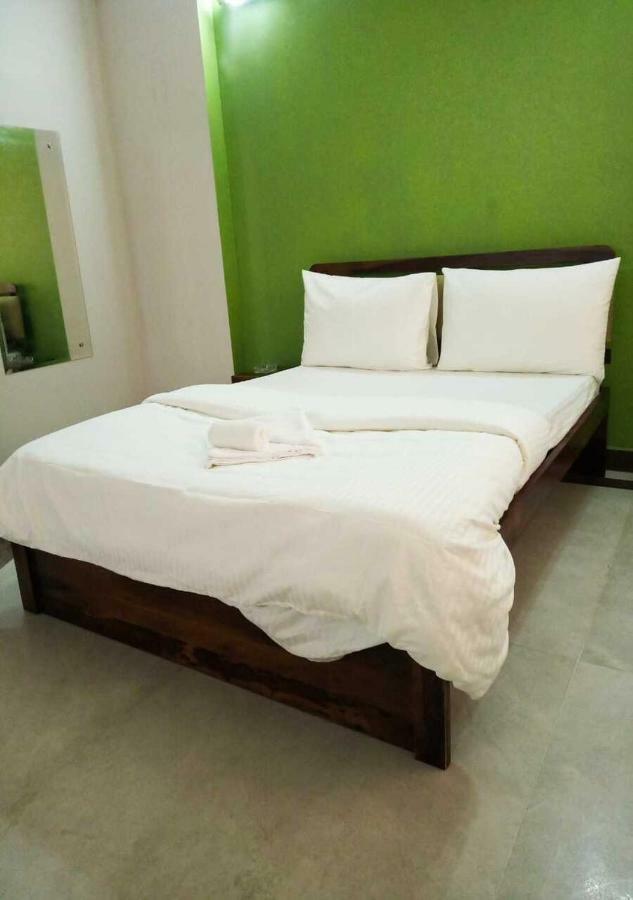 J P Residency Hotel Greater Noida Eksteriør billede