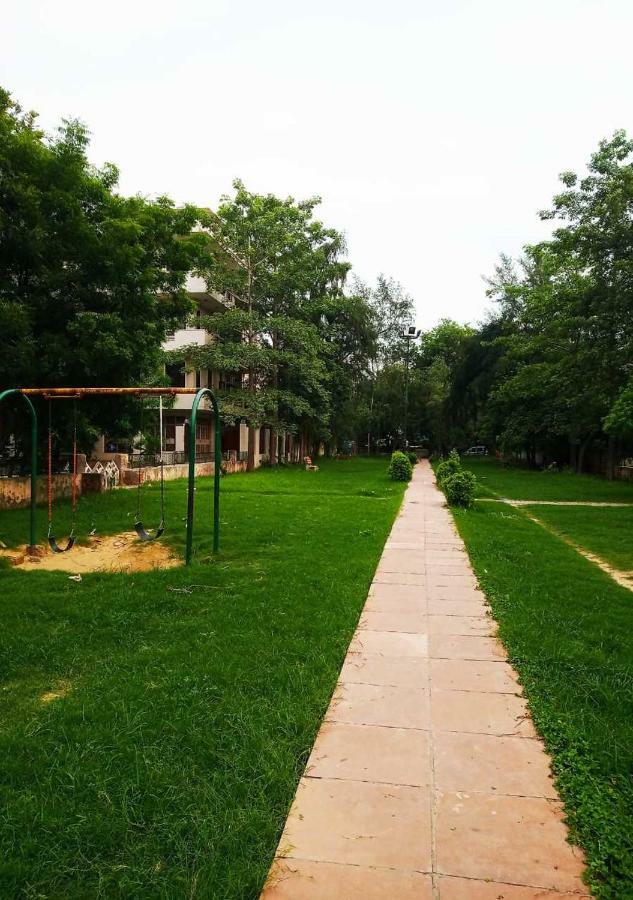 J P Residency Hotel Greater Noida Eksteriør billede