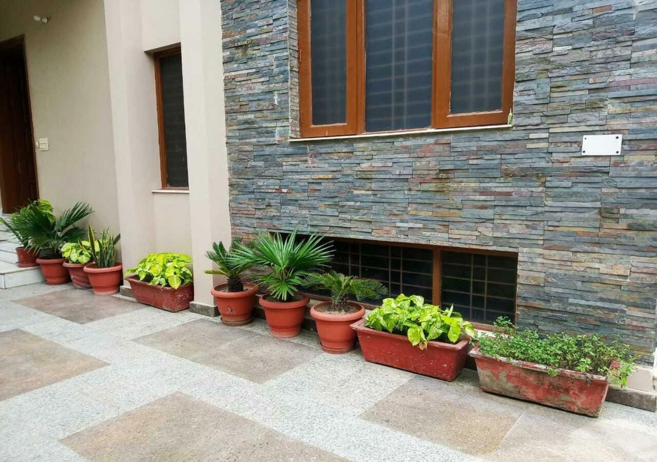 J P Residency Hotel Greater Noida Eksteriør billede